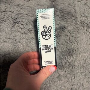 Peace Out Dark Spots Serum — Mint/White
